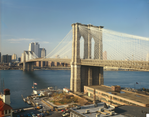 El Puente de Brooklyn: Historias sobre el East River